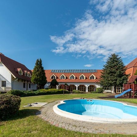 Global Apartmanhaz Vonyarcvashegy Exteriör bild
