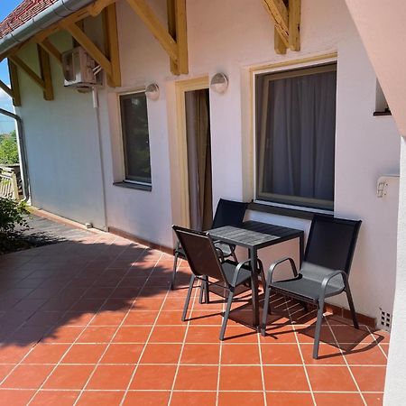 Global Apartmanhaz Vonyarcvashegy Exteriör bild