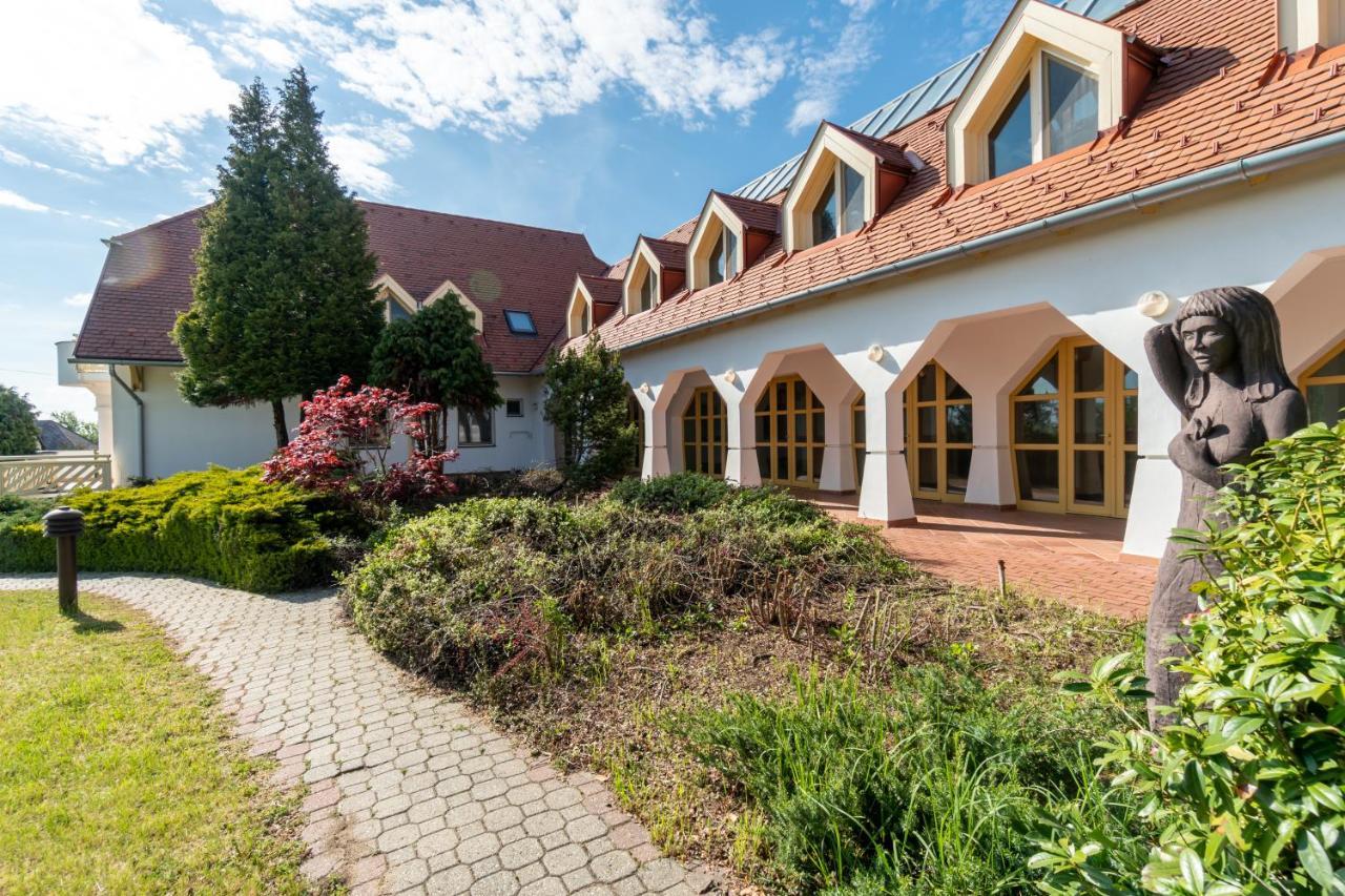 Global Apartmanhaz Vonyarcvashegy Exteriör bild