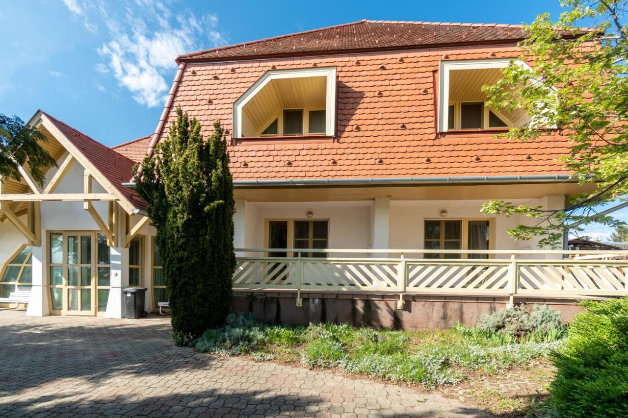 Global Apartmanhaz Vonyarcvashegy Exteriör bild