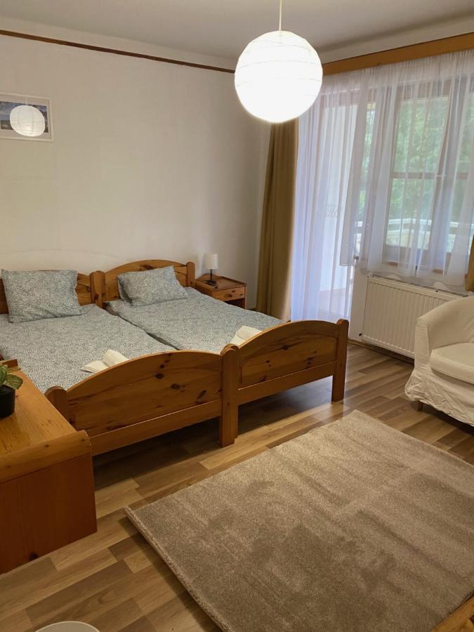 Global Apartmanhaz Bed and Breakfast Vonyarcvashegy Exteriör bild