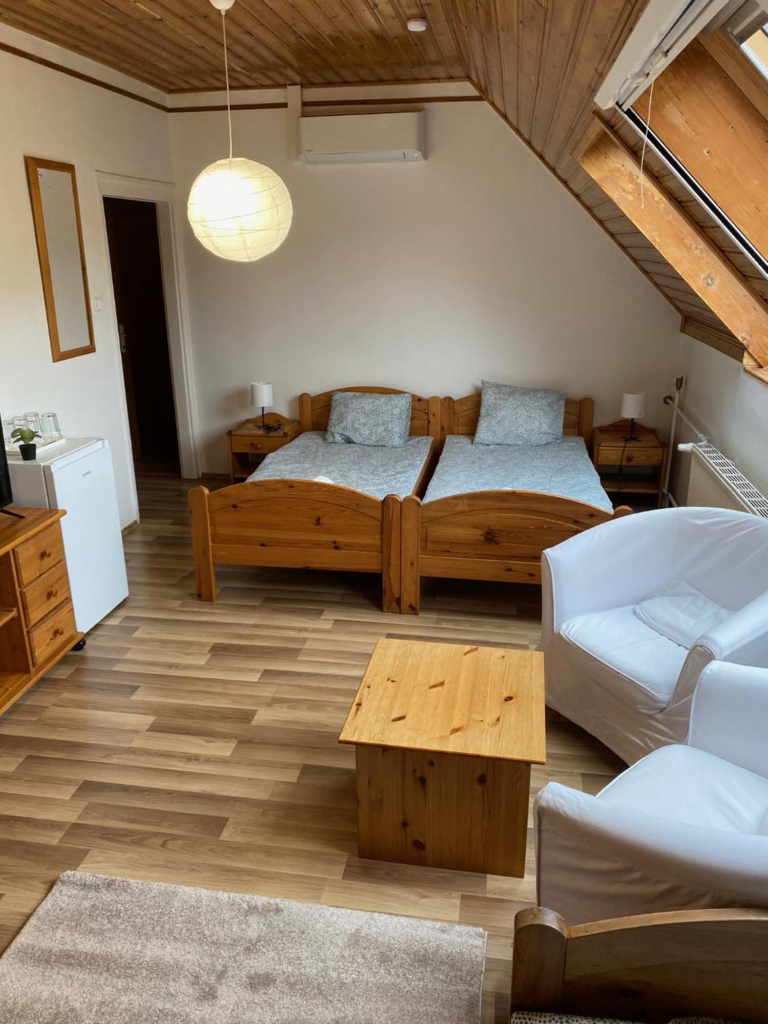 Global Apartmanhaz Vonyarcvashegy Exteriör bild